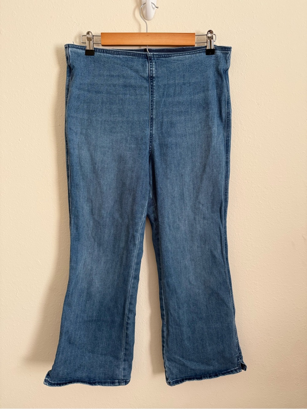 American Eagle Outfitters Women's Medium Blue Flare Cropped Jeans
